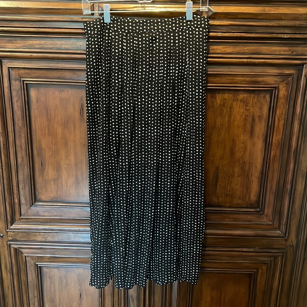 Banana republic Polka dot midi skirt size 6
